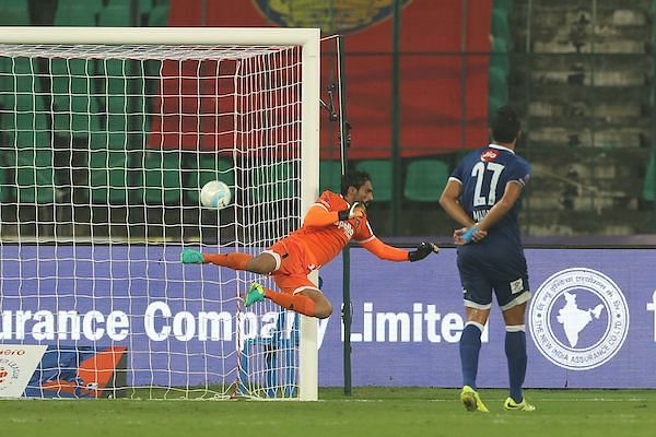 There was very little communication between goalkeeper Karanjit Singh and the Chennaiyin defence. (Image: ISL)