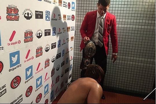 Cody Rhodes confronting Kota Ibushi backstage at the Power Struggle event