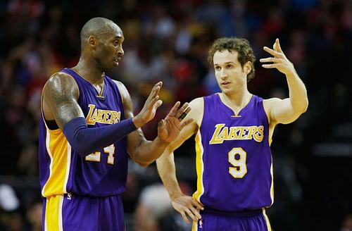 Marcelo Huertas (R) with Kobe Bryant (L)