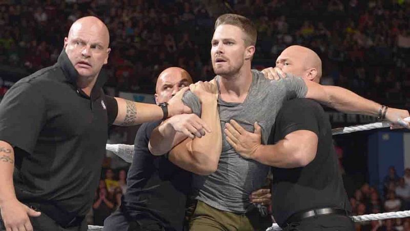 ROH News: Stephen Amell shows off his custom Arrow-Bullet Club shirt