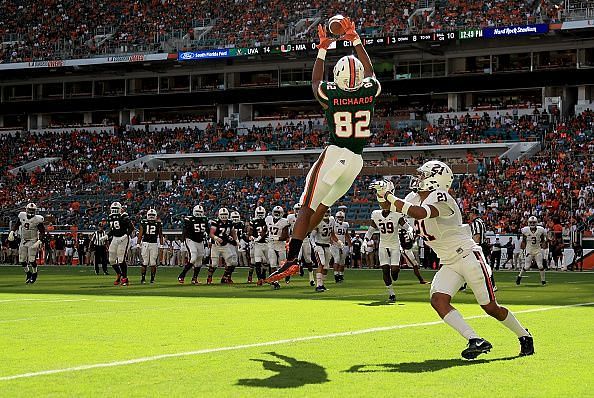 MIAMI GARDENS, FL - NOVEMBER 18: Ahmmon Richards #82 of the Miami Hurricanes makes a touchdown catch over Juan Thornhill #21 of the Virginia Cavaliers during a game at Hard Rock Stadium on November 18, 2017 in Miami Gardens, Florida. (Photo by Mike Ehrmann/Getty Images)