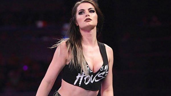 Wwe News Backstage Video Of Paige At Raw