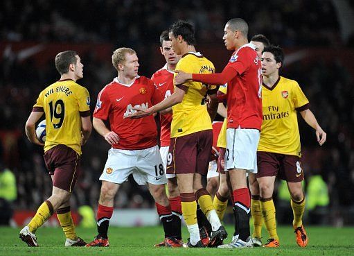 Paul Scholes involved in an argument