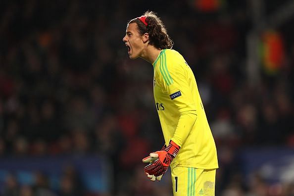 Mile Svilar Benfica goalkeeper