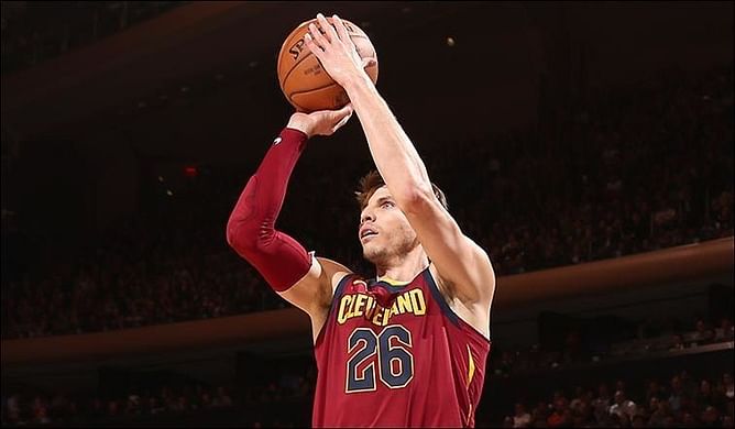 Kyle Korver Becomes 5th NBA Player With 2,100 Three Pointers