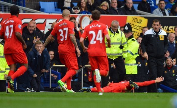 Suarez mocks Moyes with a diving celebration 