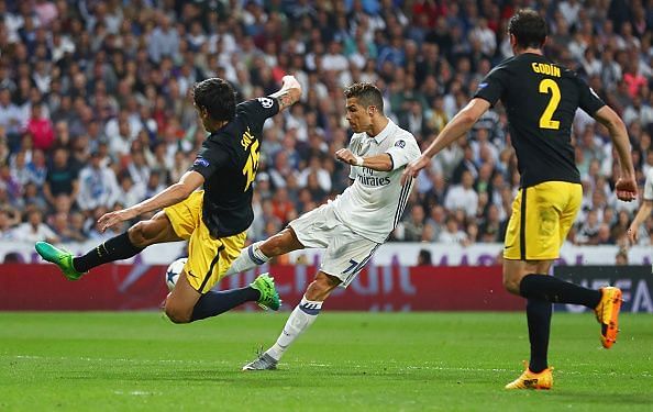 Real Madrid CF v Club Atletico de Madrid - UEFA Champions League Semi Final: First Leg