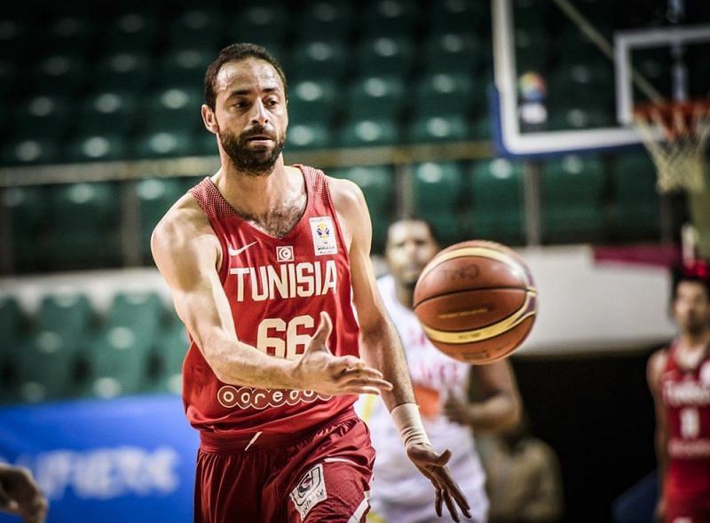 Tunisia&#039;s Nizar Knioua (66) dishes the ball off to a teammate in their rout of Guinea.