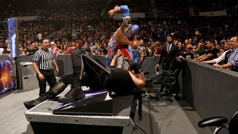 Sin Cara battles for the honour of Lucha Libre