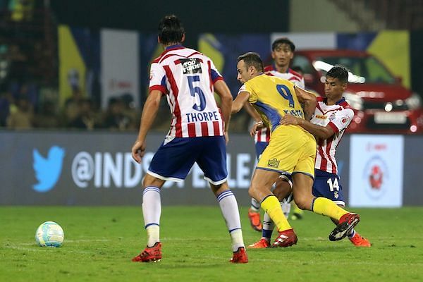 Berbatov has been a dogged customer in the middle of the park. (Photo: ISL)