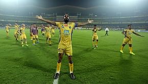 ISL 2017: Sandesh Jhingan leads Kerala Blasters players and fans to do the Viking Clap, watch video
