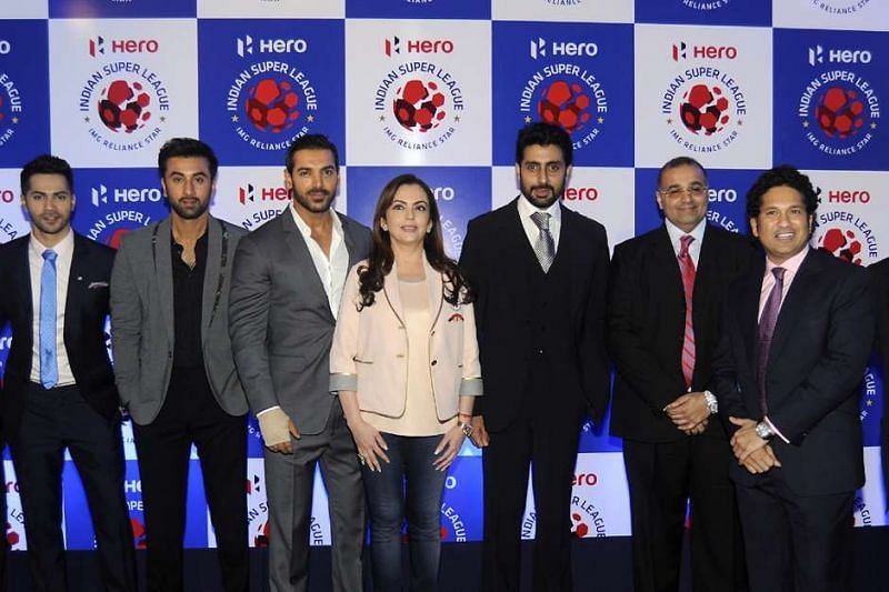 Nita Ambani posing with the owners of different clubs. (Photio