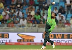 Mohammad Hafeez visits England to undergo remedial work on his bowling