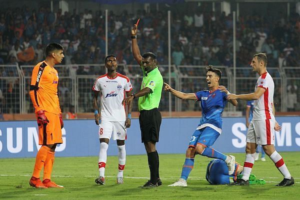 Gurpreet Singh Sandhu (orange) was sent off against FC Goa