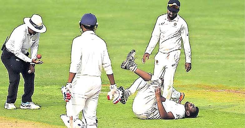 Basil Thampi screaming in pain afetr he was hit by Sandeep Warrier (Image credits: manoramaonline)