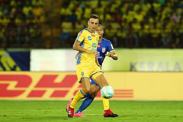 Berbatov has used all his experience to play in deeper roles as well. (Photo: ISL)