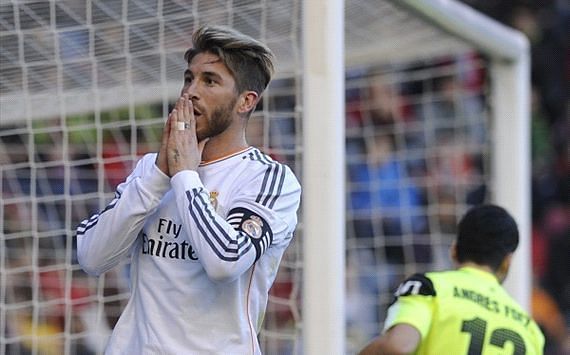 Sergio Ramos elbowed Osasuna&#039;s Riera a