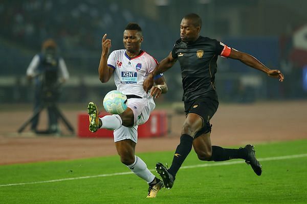 Kalu Uche (left) was denied a clear penalty (Image: ISL)