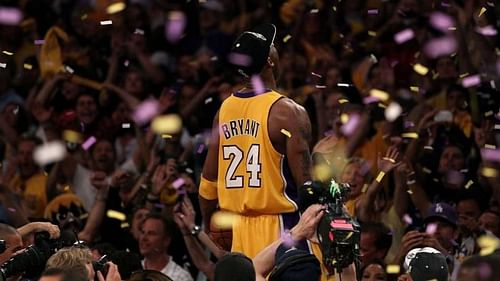 Kobe Bryant had his both jerseys retired on Monday(18/12/07)