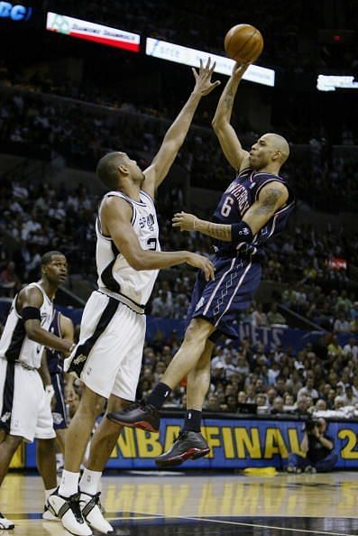 Martin shoots over Duncan