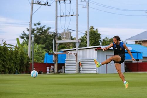 Chennaiyin's new right-back Inigo Calderon is excited about coming to India