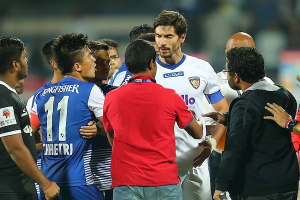 Bengaluru Chennaiyin players fight