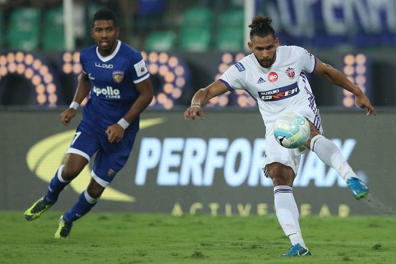 Pune&#039;s Adil Khan (right) was adjudged to have fouled Gregory Nelson in the box [Photo: ISL]