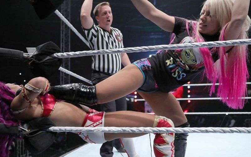 Alexa Bliss (Right) was cheered on by the Indian fans as she wreaked havoc in the ring against Sasha Banks last December