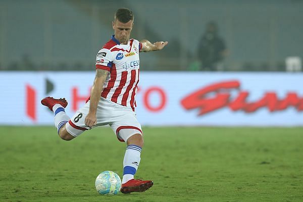 ISL 2017/18: How Kerala Blasters star Iain Hume helped Ryan Taylor move to ATK