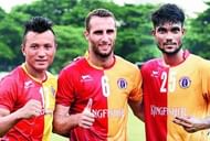 Mahmoud Al Amna (Centre)