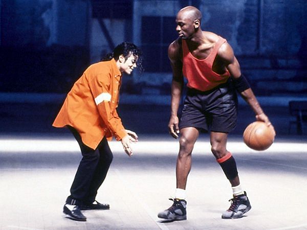 Michael Jordan &amp; Michael Jackson played 1 on 1 in Michael Jackson&#039;s Jam music video