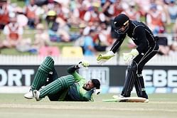 New Zealand vs Pakistan 2018: Shoaib Malik suffers concussion after throw hits head
