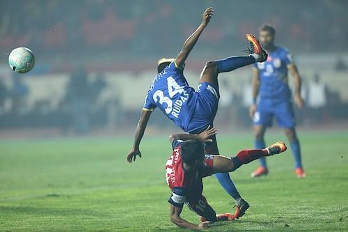 Jerry could have been awarded a penalty early on. (Photo: ISL)