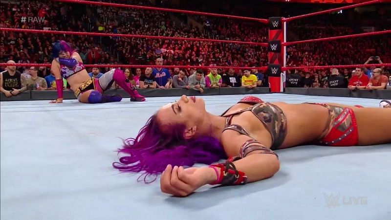 Sasha Banks had a couple of mishaps during her match against Asuka.
