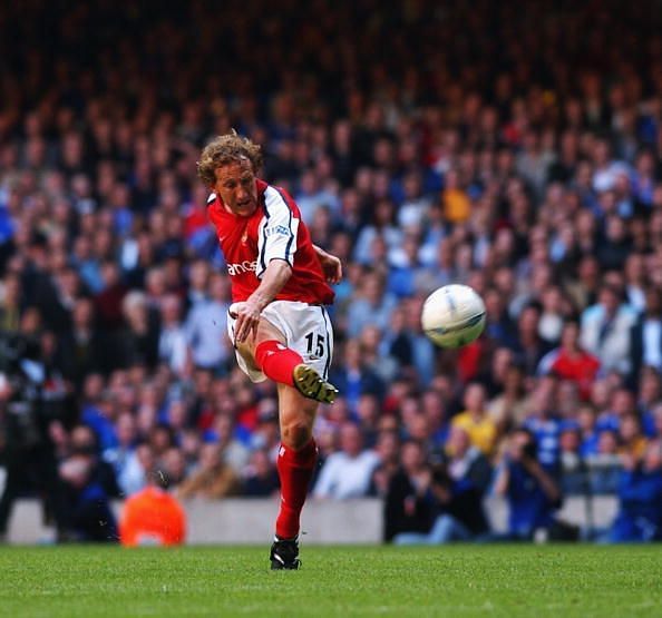 Ray Parlour of Arsenal scores