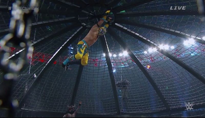 Kalisto dropping from the top of the chamber