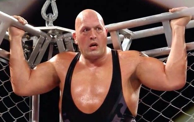 Big Show makes return to WWE and the 7ft superstar looks in the