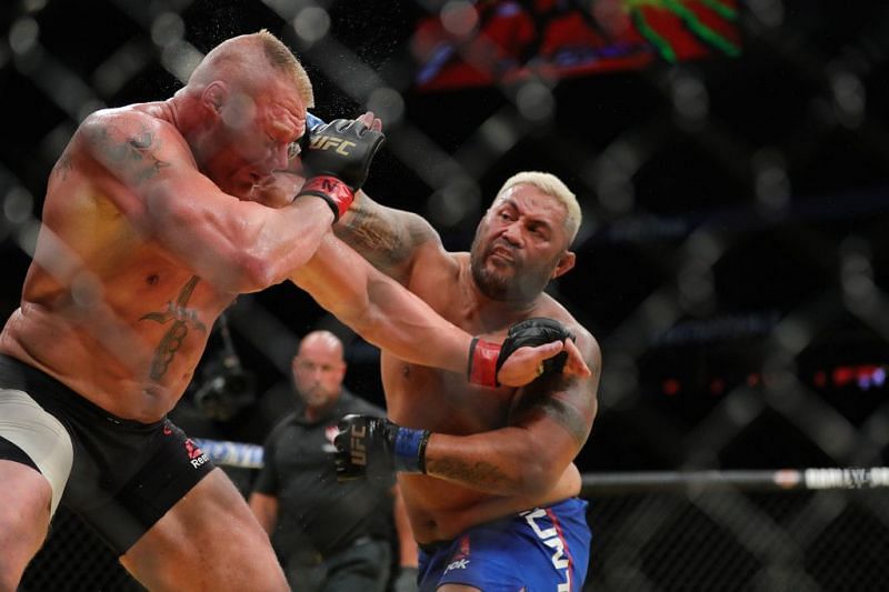 Mark Hunt (Right) is set to retire after a few fights