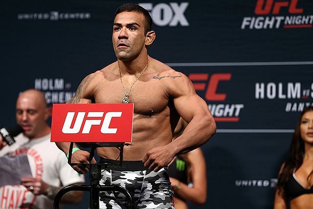 Michel Prazeres missed weight by five pounds and then smothered Desmond Green