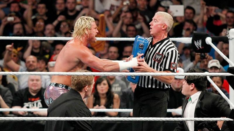 Dolph Ziggler cashed in on the Raw after Wrestlemania to a huge roar!