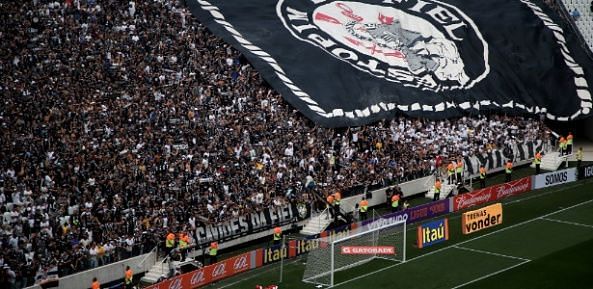 itaquerao-detalhe-para-torcida-do-corinthians-na-arquibancada-do-estadio-1401303646643_615x300