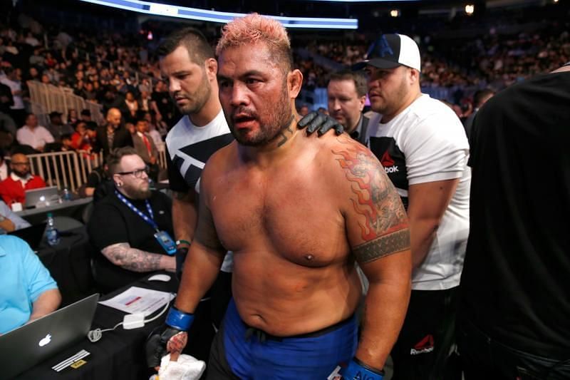 Mark Hunt has to stop the takedown at UFC 221
