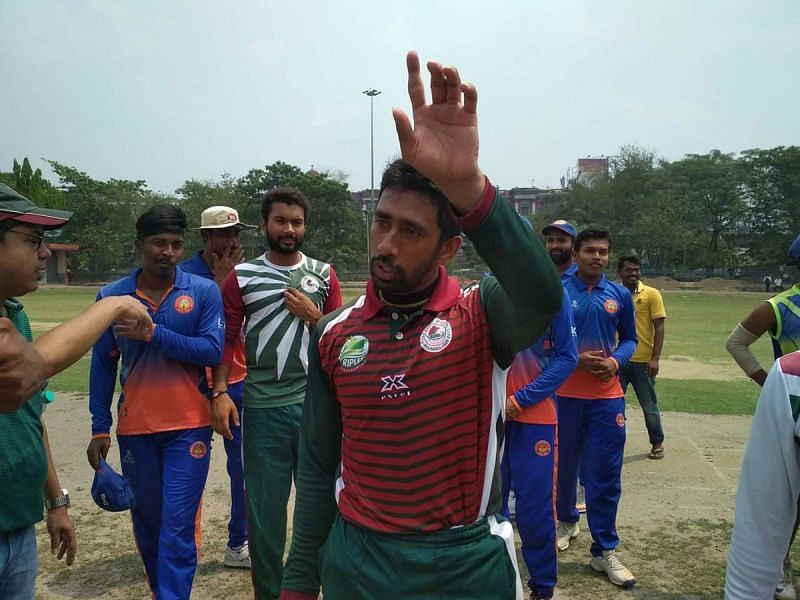 Wriddhiman Saha acknowledges his teammates and fans after his quick-fire ton