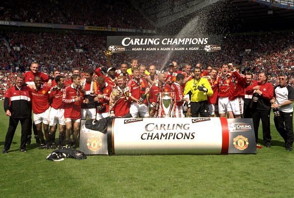 Manchester United premier league trophy 2000