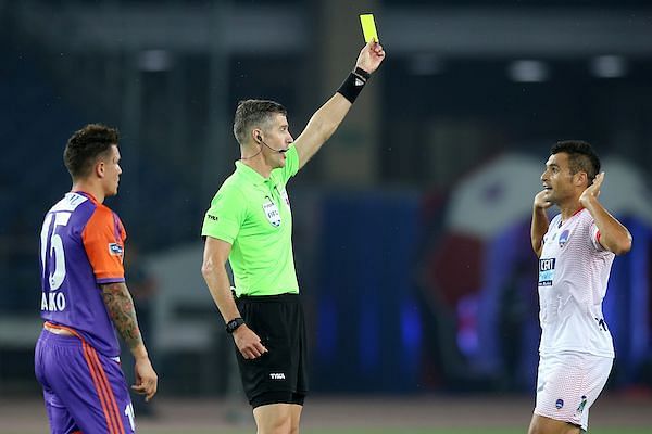 The foreign referee doesn&#039;t seem to have helped. (Photo:ISL)