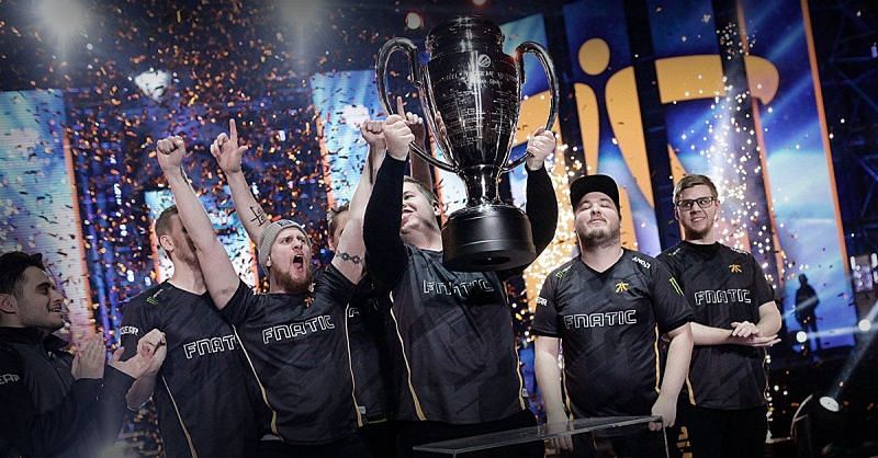 Fnatic lifting the trophy at Katowice