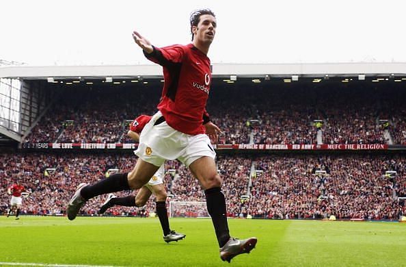 Ruud van Nistelrooy of Manchester United celebrates scoring the second goal