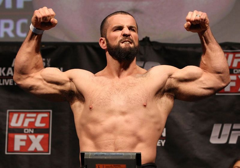 5 MMA fighters who can lift insane weights