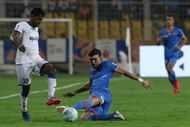Both sides went for the kill in the second half. (Photo: ISL)
