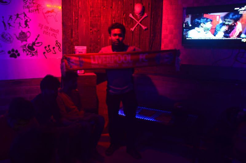 Liverpool fan with scarf - Photo Credits - Shatadroo Chakraborty